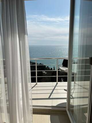 Гостевой дом Форест Алупка Четырехместный номер с видом на море-6